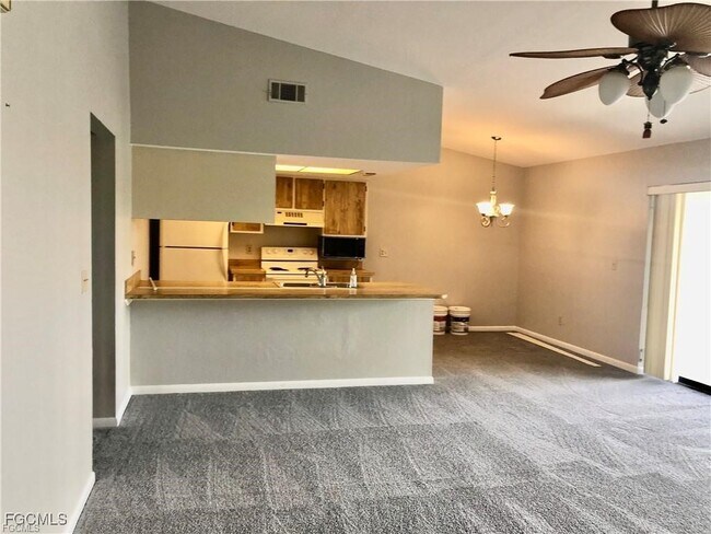 Building Photo - 4717 SW 13th Ave