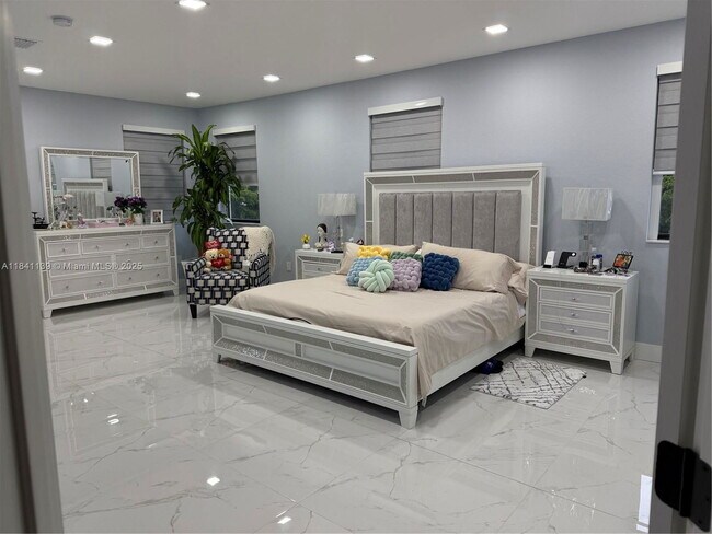 Building Photo - 11300 SW 236 Ln