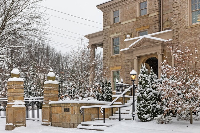 Building Photo - 5135 Ellsworth Ave