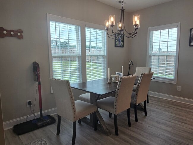 Building Photo - NEW LISTING!!!!!