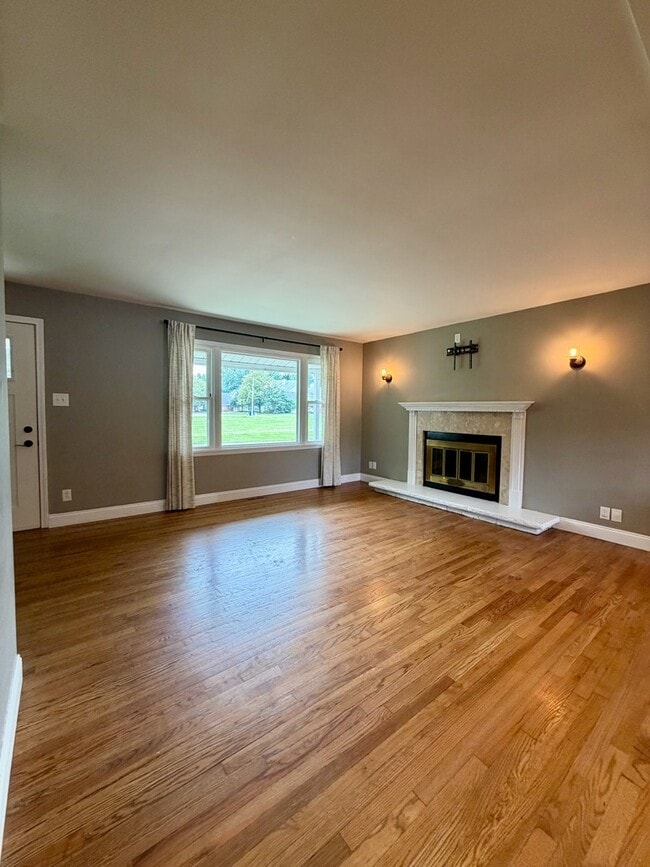 Building Photo - 5S481 Glenoban Dr