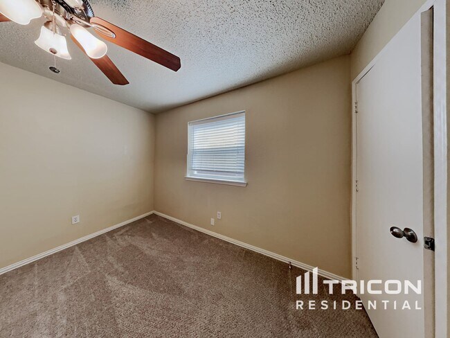 Building Photo - 6625 Fair Oaks Dr