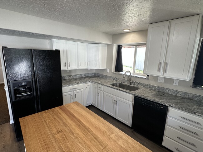 Building Photo - Lehi 625 House