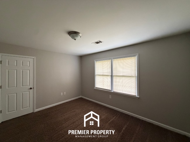 Building Photo - Stunning 3BR/2.5BA Trussville Estate | 1,990 Sq Ft, Stone Fireplace, Garage & Deck