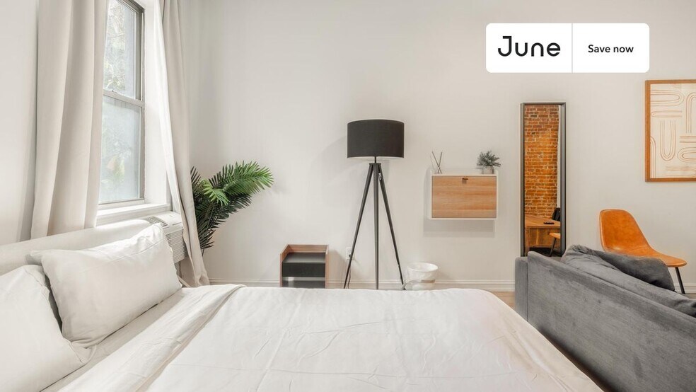 Building Photo - 418 W 49th St