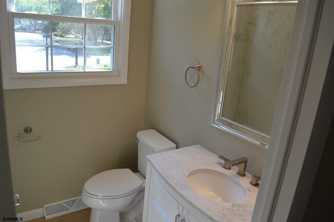 Building Photo - 122 Seaside Ave