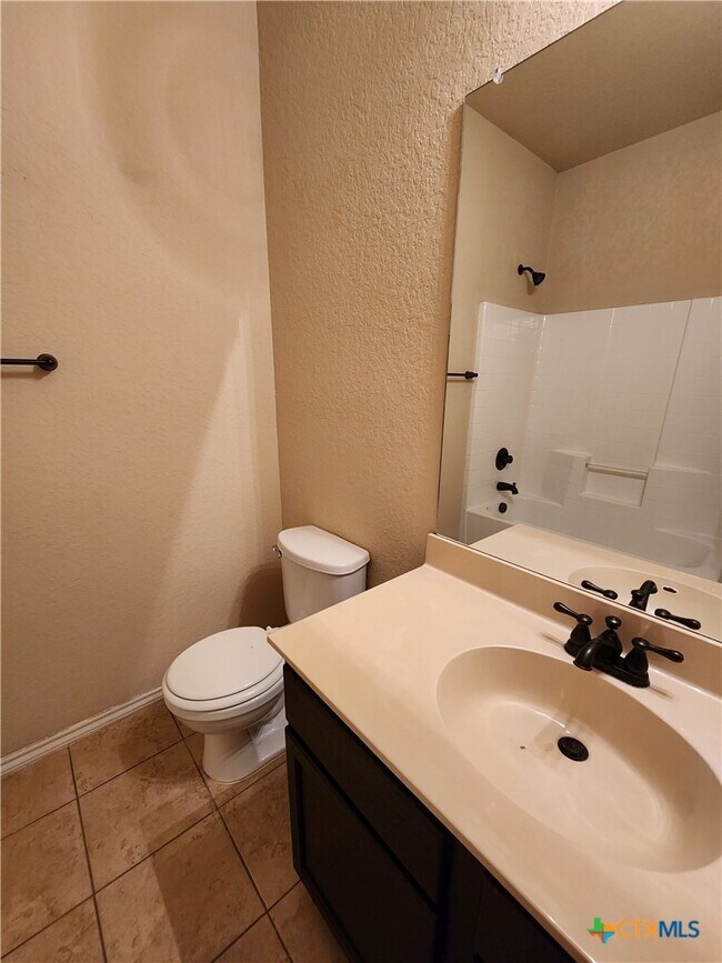 Building Photo - 538 Creekside Cir