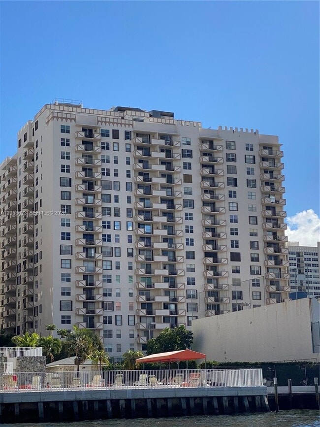 Building Photo - 1865 S Ocean Dr