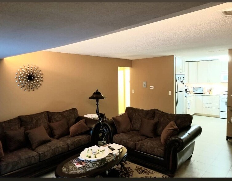 Primary Photo - 1285 Lawrence St