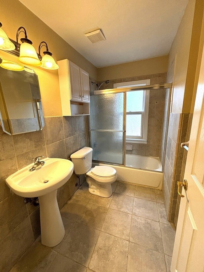 Building Photo - 99 Clinton St