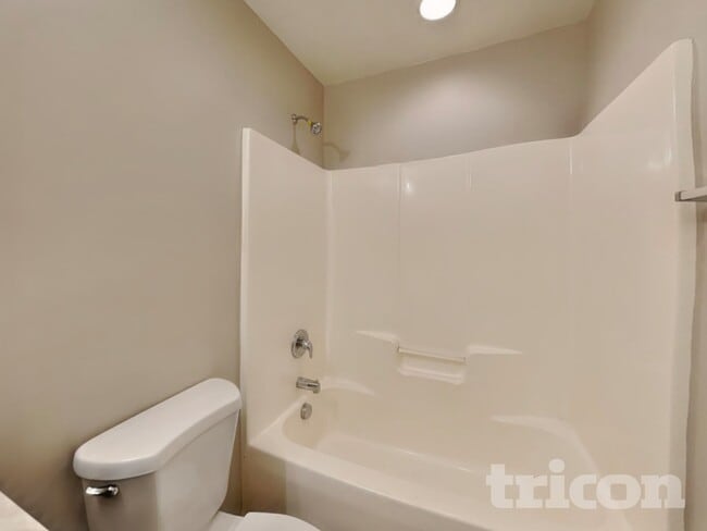 Building Photo - 45 Red Coat Dr