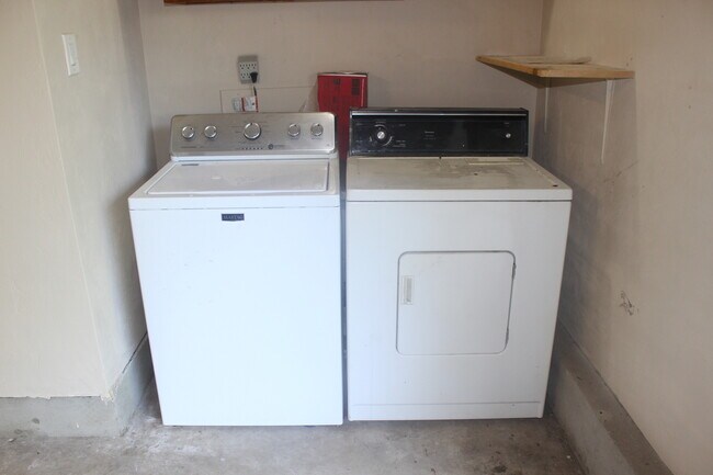 Building Photo - PRE-LEASING 8/1/18   Great Updated 4 Bedroom Home
