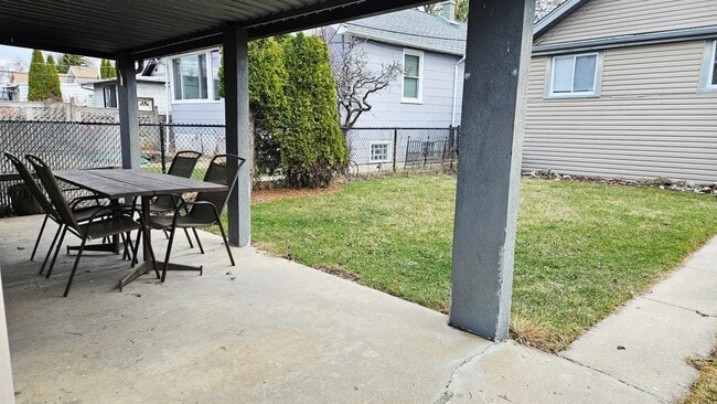 Building Photo - 2704 N New England Ave