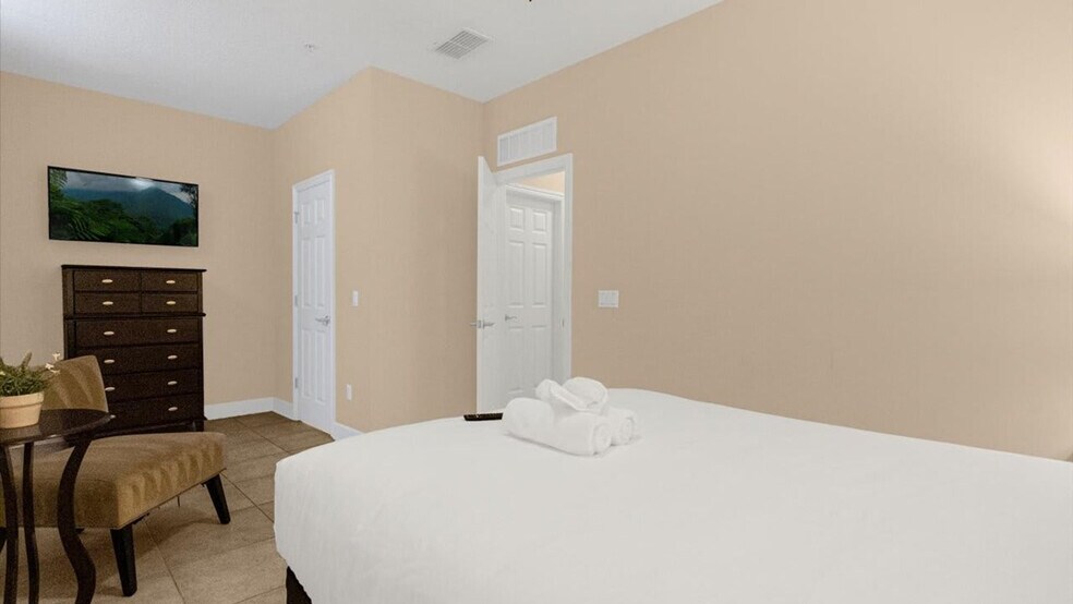 Building Photo - 14500 Damai Ln