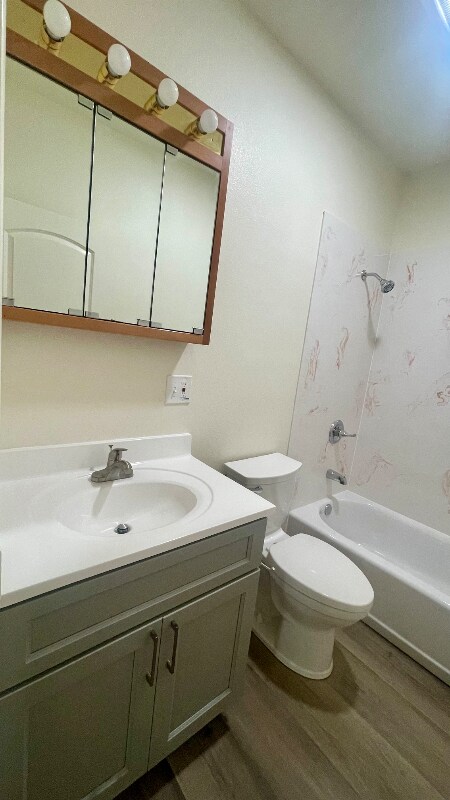 Building Photo - 566 53rd St