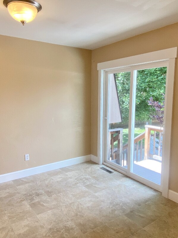 Building Photo - 2747 Leisure Dr