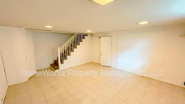 Building Photo - 4012 Clarks Ln