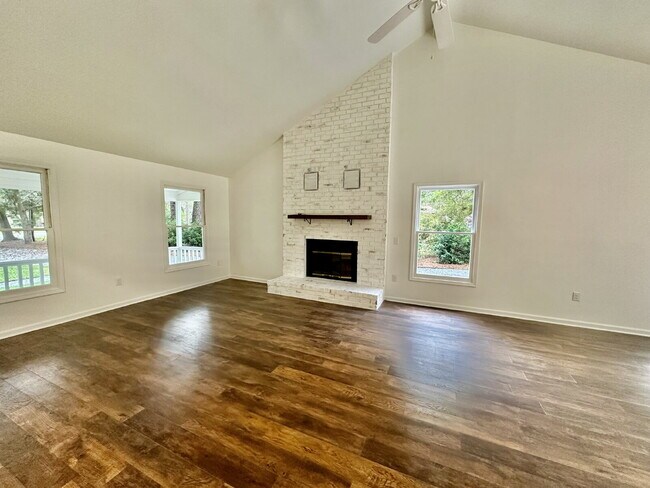 Building Photo - Completely Remodeled Ranch Style Home in the Heart of Downtown Bluffton and no HOA!