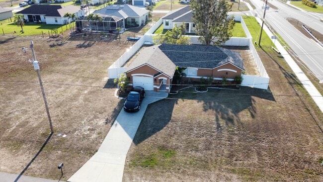 Building Photo - 1602 SW 16th Ct