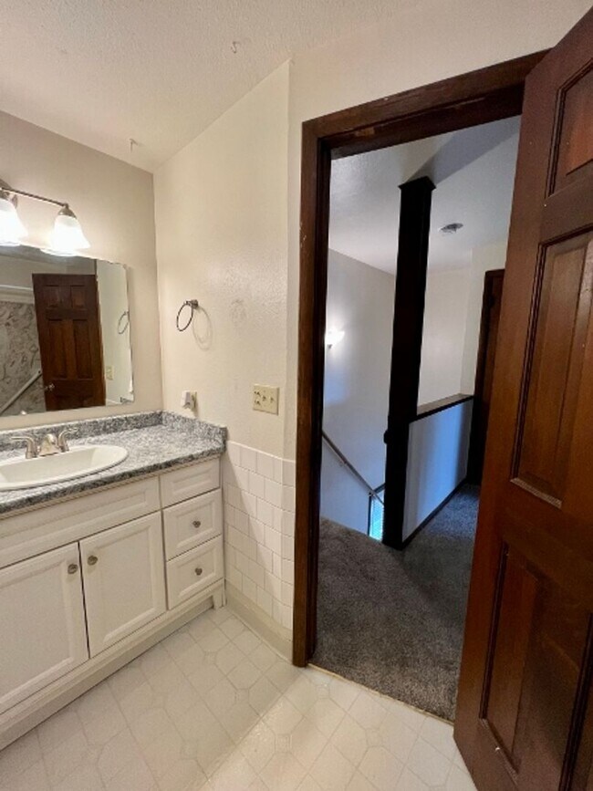 Building Photo - 2 BD Unit - Excellent Lacey Location
