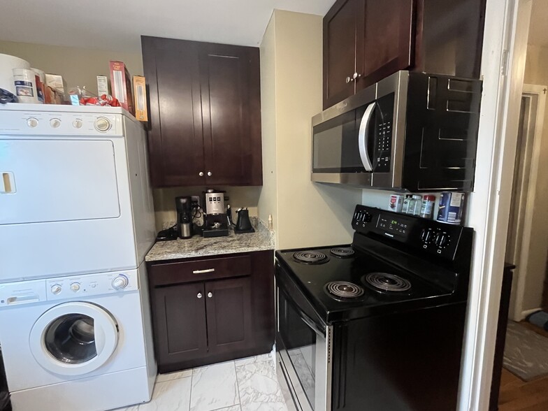 Building Photo - 3003 Oakland Ave