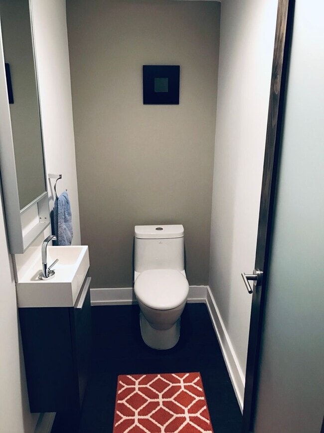 Building Photo - 1210 Chestnut St