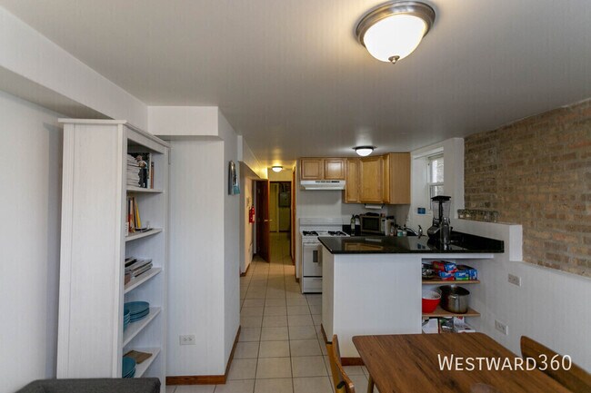 Building Photo - 2043 N Leavitt-G