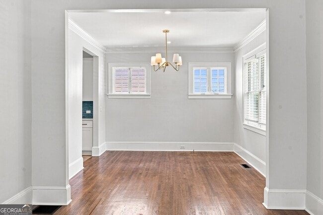 Building Photo - 884 Vedado Way NE