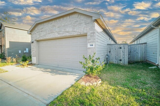 Primary Photo - 118 Ashwood Glade Dr