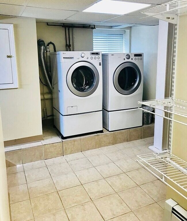 Building Photo - 39 Castle Rd