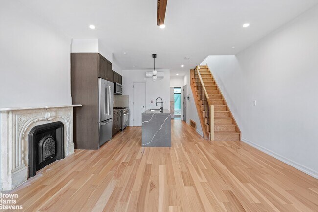 Building Photo - Renovated Sun-filled Duplex in BedStuy