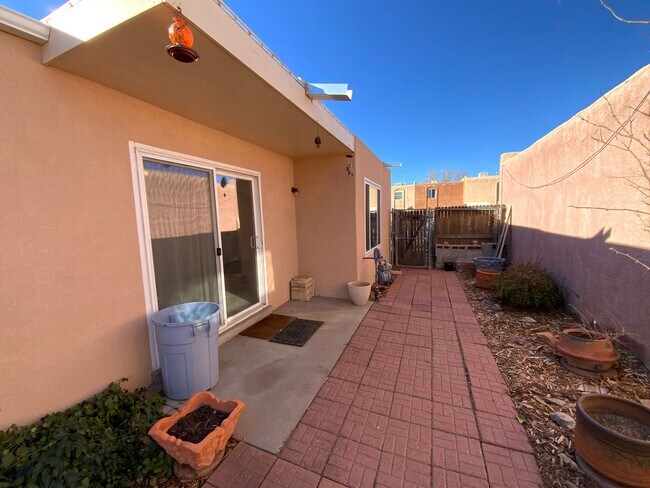 Building Photo - 3 Bedroom Single Story Home Available Near San Pedro Dr NE & McLeod Rd NE!