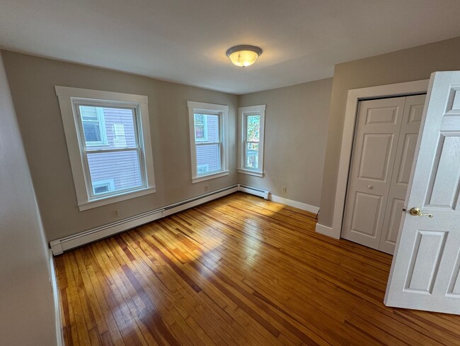 Building Photo - 130 S Elm St