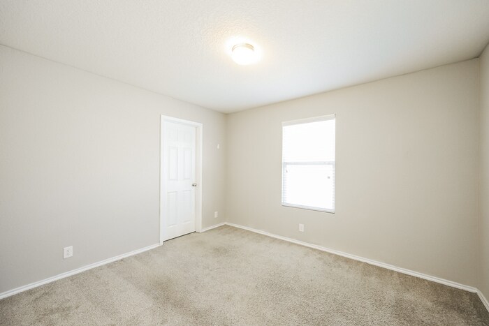 Building Photo - 835 Three Wood Way