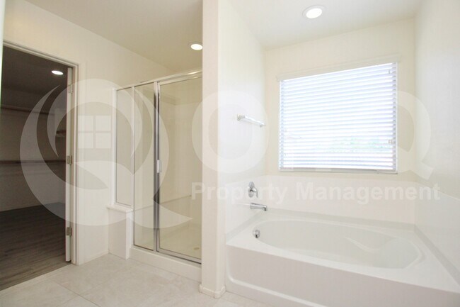 Building Photo - 1819 W Bonanza Dr