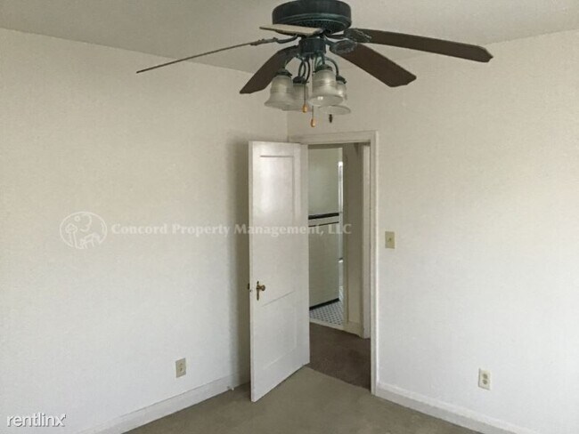 Building Photo - 2730 Maple Ave