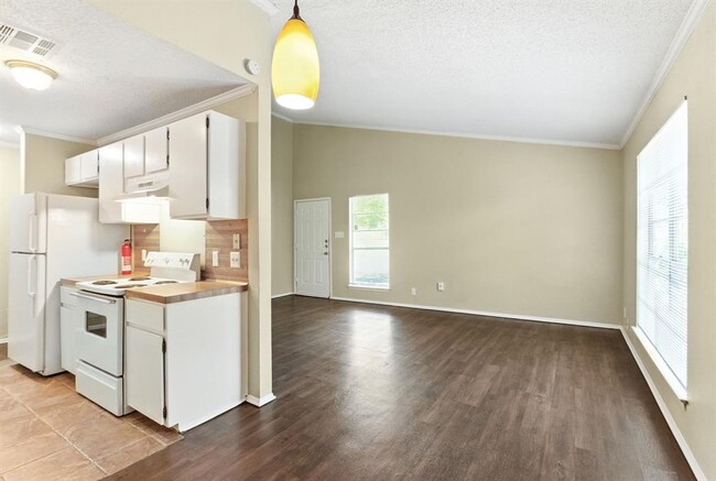 Building Photo - 2600 Brickford Cove