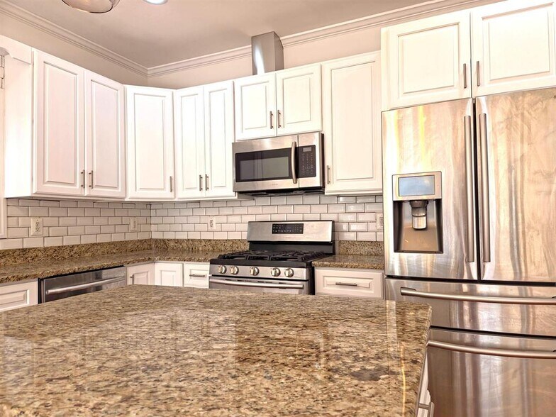 Kitchen - 189 Terrace Ave