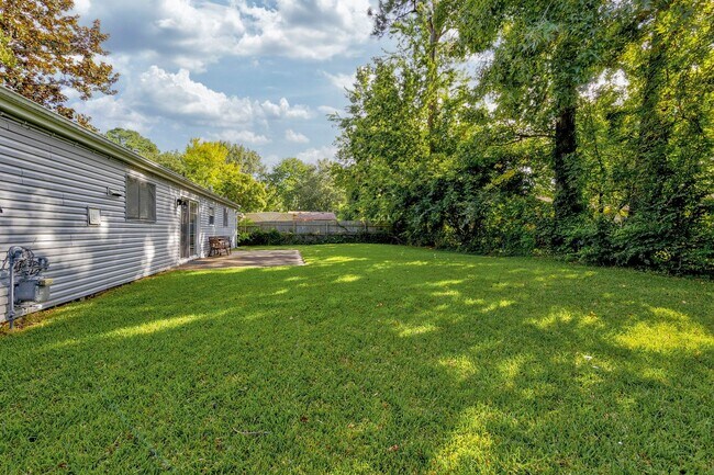Building Photo - 3-Bedroom Ranch Home
