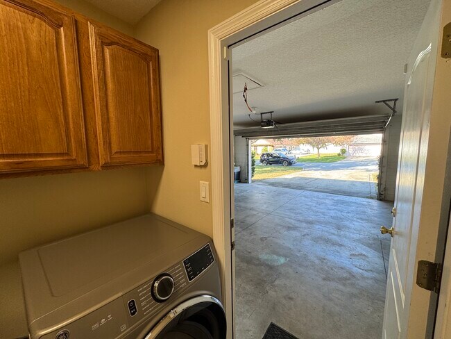 Building Photo - 3130 Westgate Dr