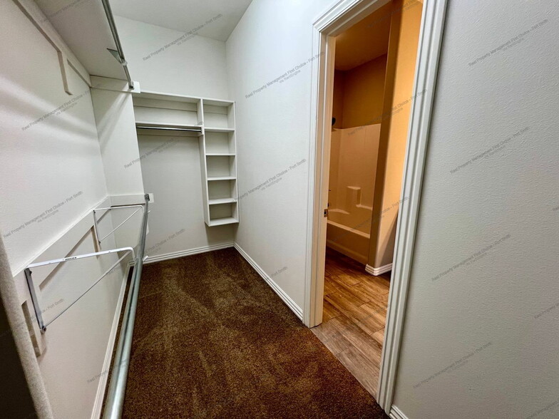 Building Photo - 9809 Mylea Cir