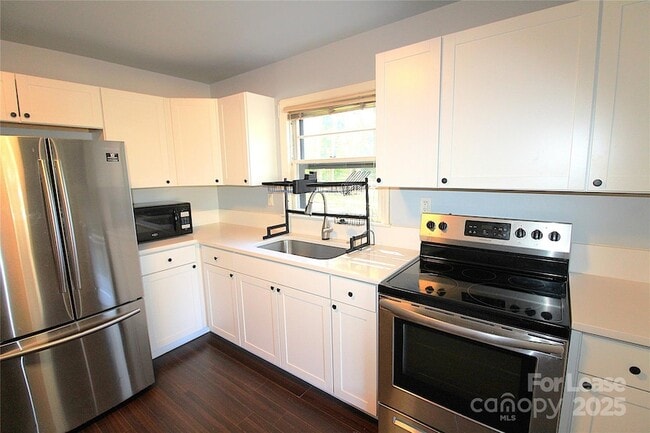Building Photo - 3517 Carlyle Dr