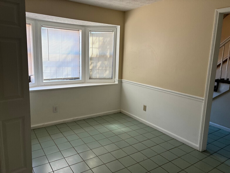 Building Photo - Room in Townhome on Patterson Cir