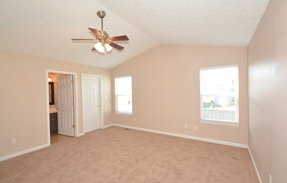 Building Photo - 6917 Tree Top Ln