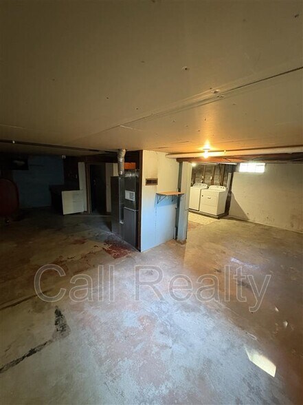 Building Photo - 1210 N Locust Rd