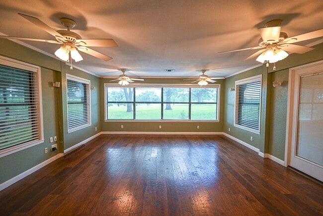 Building Photo - 412 Half Moon Way