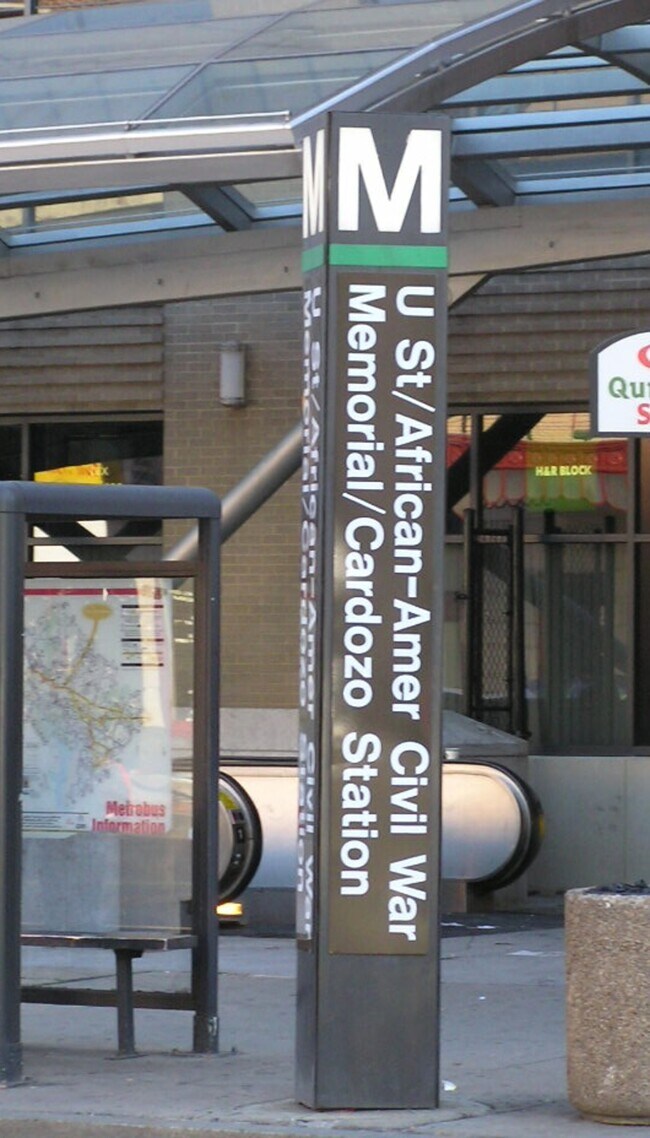 Building Photo - 1921 9 1/2 St NW