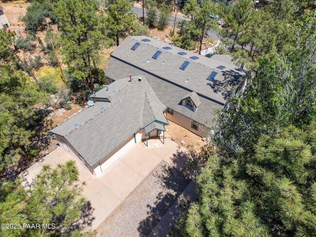 Building Photo - 847 Clubhouse Dr
