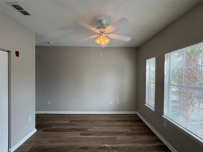 Building Photo - 12021 Villanova Dr