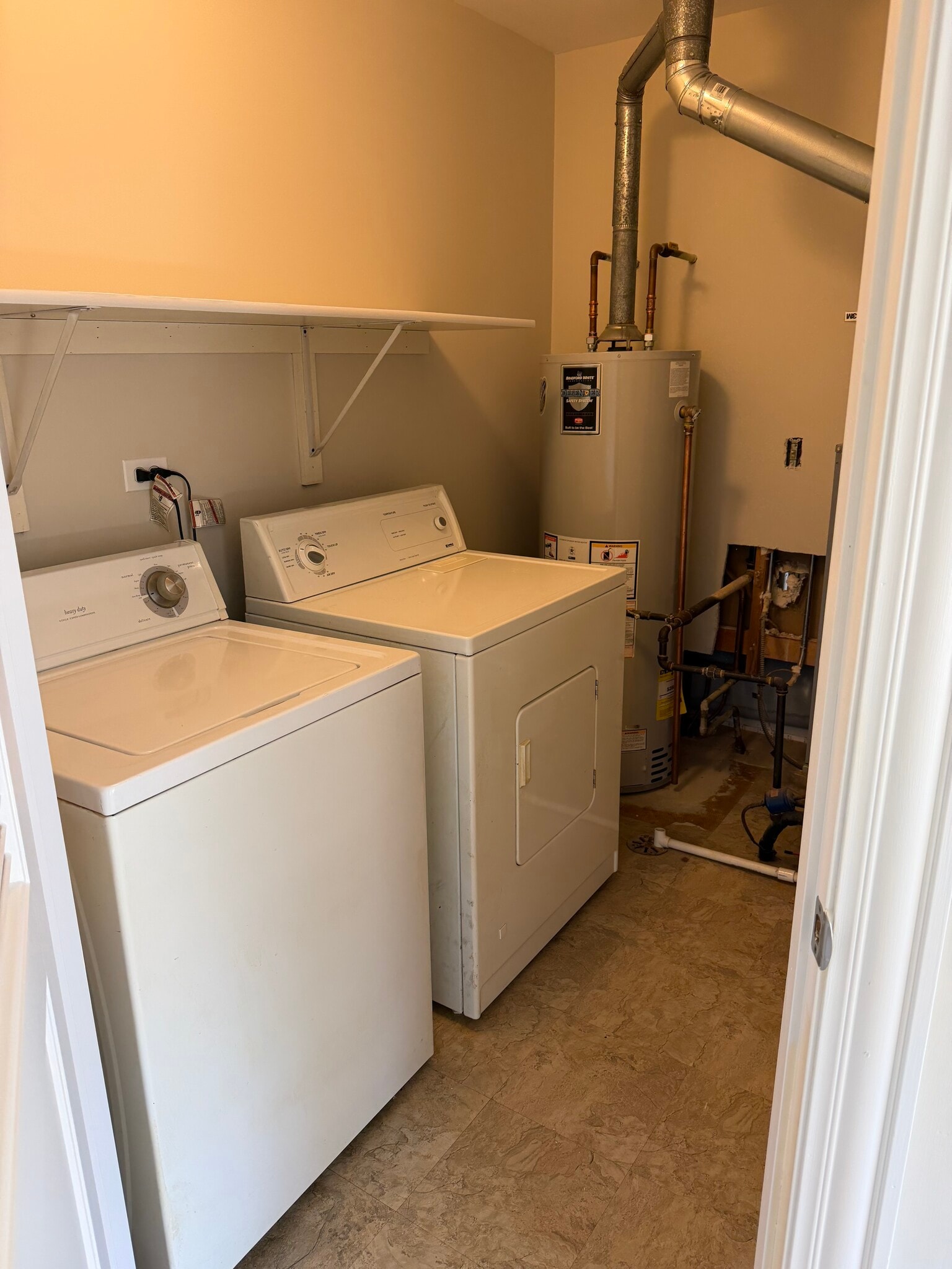 Building Photo - 681 Thorntree Ct